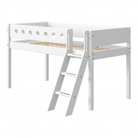 Halfhoog evolutief bed met schuine ladder - White